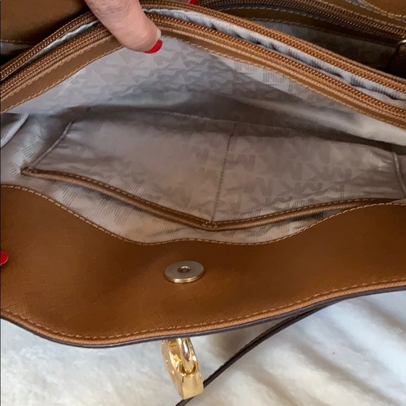 Michael Kors Hamilton Bag - Picture 4 of 8